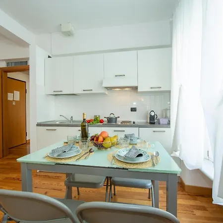 Savoia Handel 0-22 Apartment Sanremo