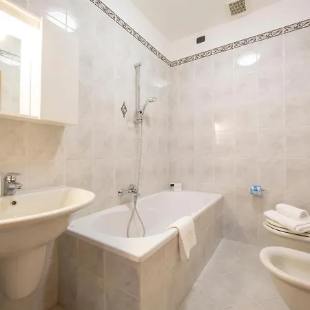 Savoia Handel 0-22 Apartment Sanremo