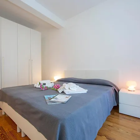 Apartment Savoia Handel 0-22 Sanremo